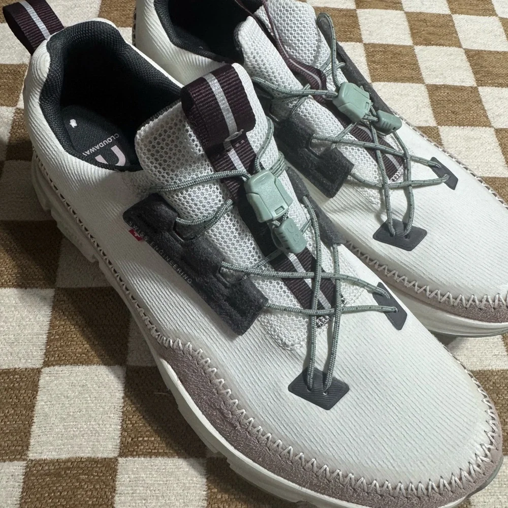 On Cloudaway Athletic Shoes in Ice/Moss Size 10.5 - Picture 3 of 5